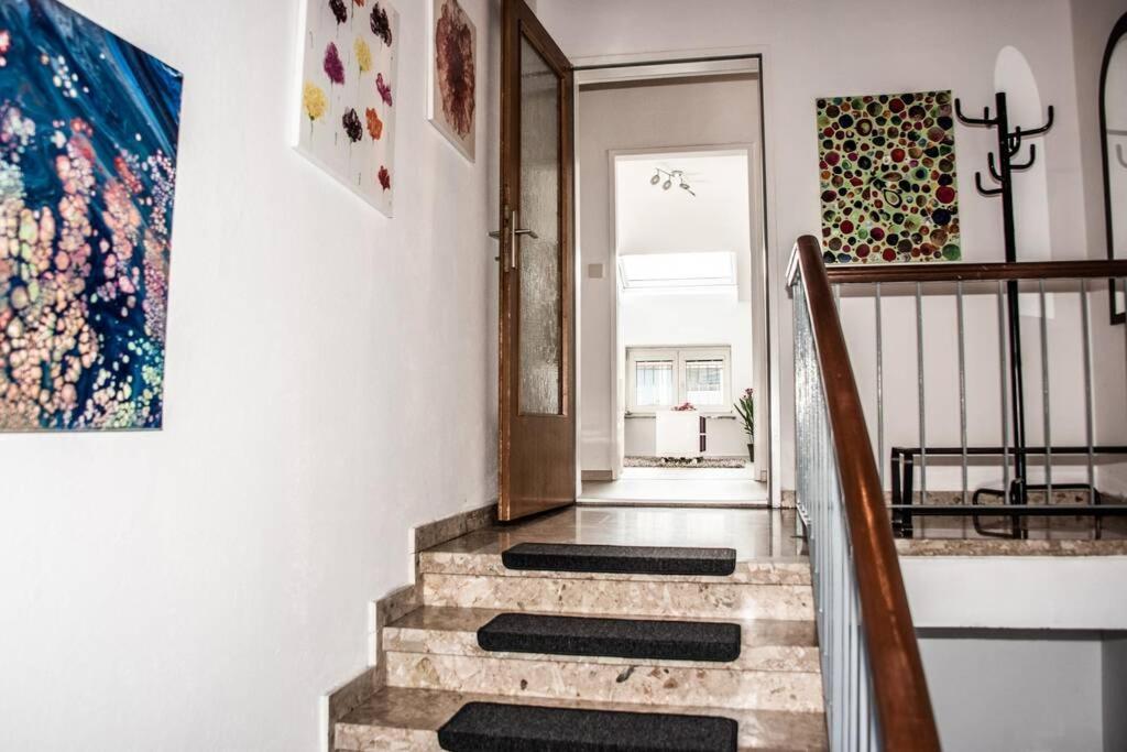 Apartment Pouringraz Fuer Kunst- Und Tennisliebhaber 외부 사진