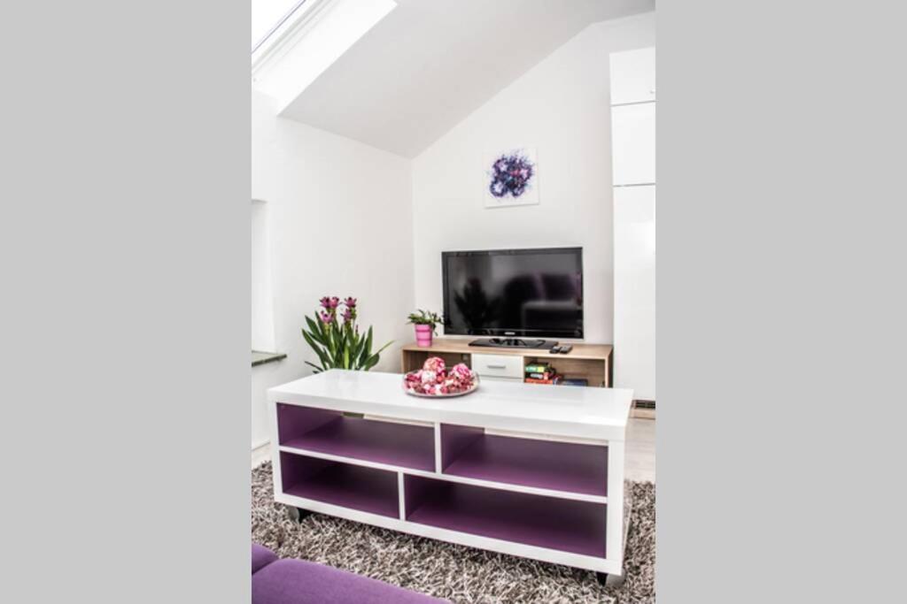Apartment Pouringraz Fuer Kunst- Und Tennisliebhaber 외부 사진