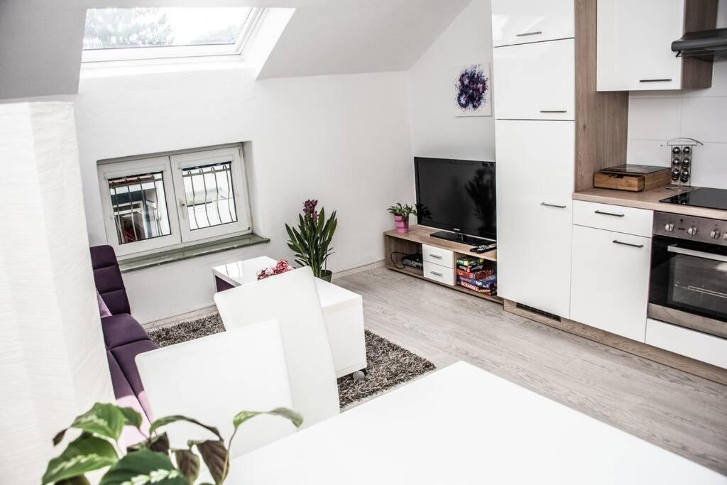 Apartment Pouringraz Fuer Kunst- Und Tennisliebhaber 외부 사진